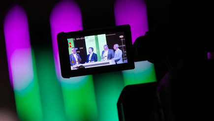 Reviekönig HY Summit Foto durch ein Smartphone - Hy.Summit.Rhein.Ruhr 2026 - Eventagentur REVIERKÖNIG