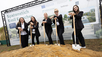 Spatenstich Emil Emscher REVIERKÖNIG Mitarbeiterinnen - Spatenstich - Eventagentur REVIERKÖNIG