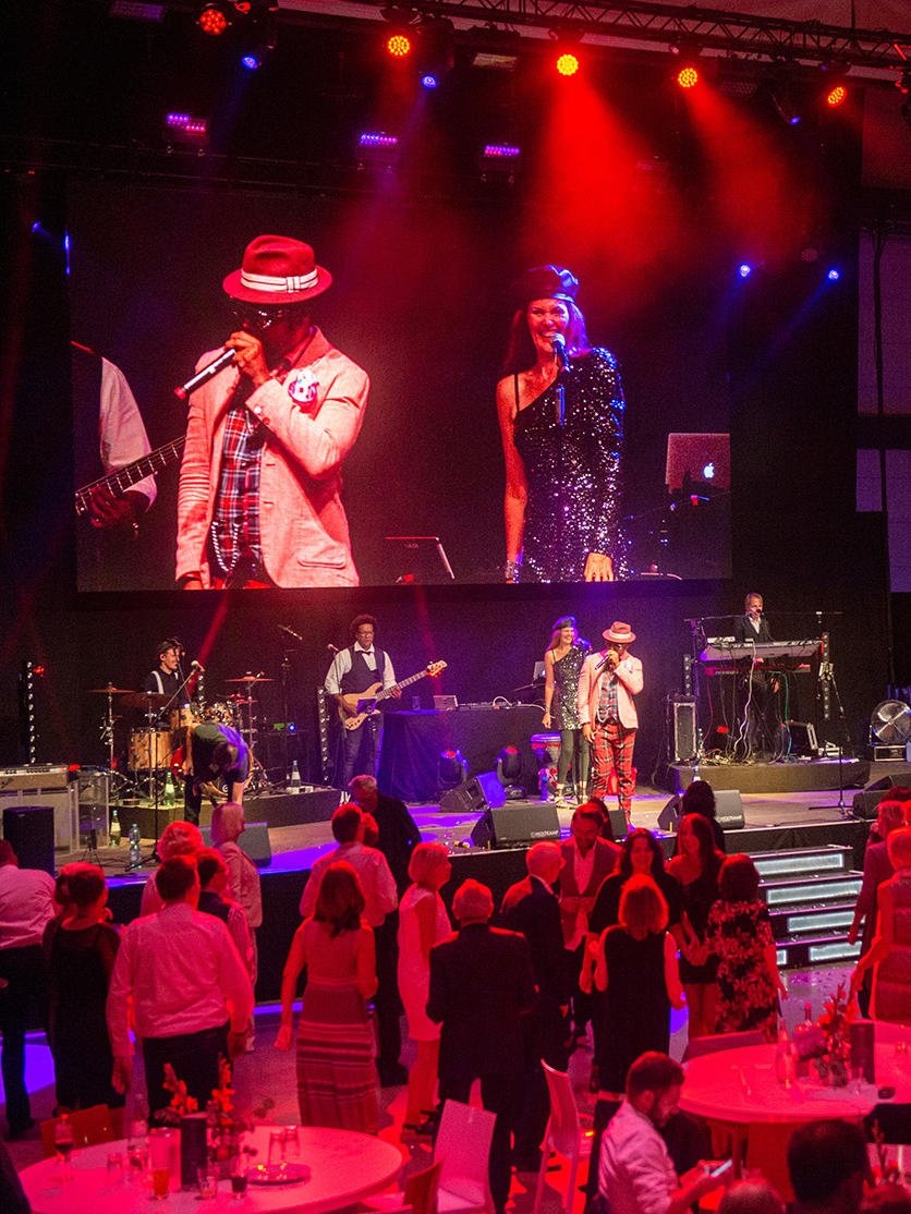 25 Jahre ADN Firmenjubiläum - ADN - Showprogramm Pamela Falcon und Co-Star