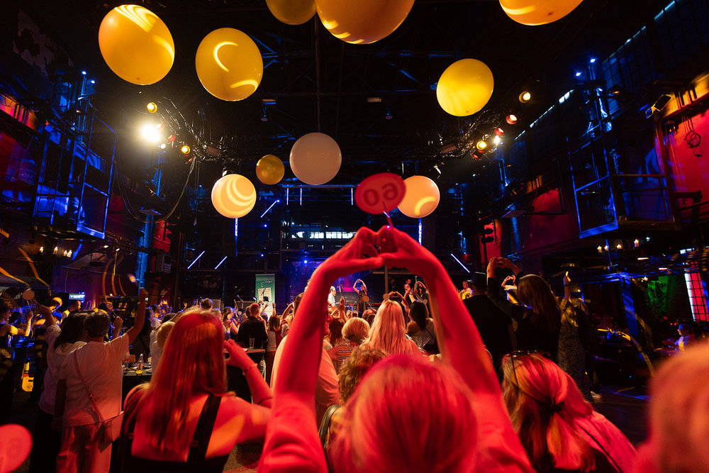 Hand die ein Herz zeigt - Firmenjubiläum Döbbe - Eventagentur REVIERKÖNIG