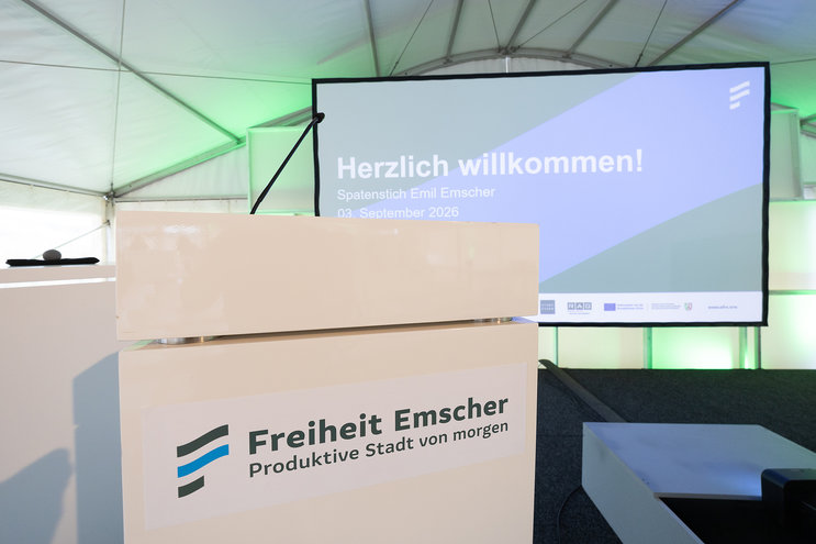 Spatenstich Emil Emscher Leinwand und Rednerpult - Spatenstich - Eventagentur REVIERKÖNIG
