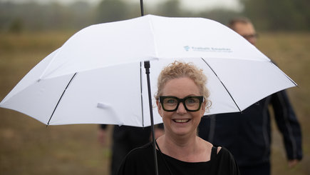 Spatenstich Emil Emscher Sandra Rappl mit Regenschirm - Spatenstich - Eventagentur REVIERKÖNIG