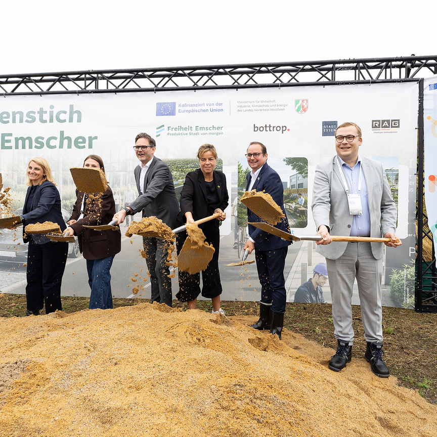 Spatenstich Emil Emscher Spatenstich Emil Emscher mit Mona Neubaur, Thomas Kufen, Matthias Buschfeld, Gernot Pahlen u.a.