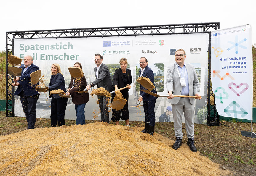 Spatenstich Emil Emscher mit Mona Neubaur, Thomas Kufen, Matthias Buschfeld, Gernot Pahlen u.a.