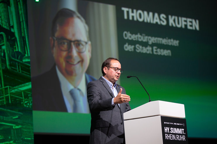 Reviekönig HY Summit Thomas Kufen auf der Hauptbühne - Hy.Summit.Rhein.Ruhr 2026 - Eventagentur REVIERKÖNIG
